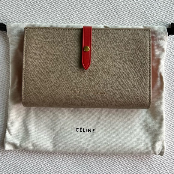 AUTHENTIC 2018 CÉLINE LARGE STRAP WALLET IN GRAINED CALFSKIN - SAND / RED - NWT - Picture 2 of 10